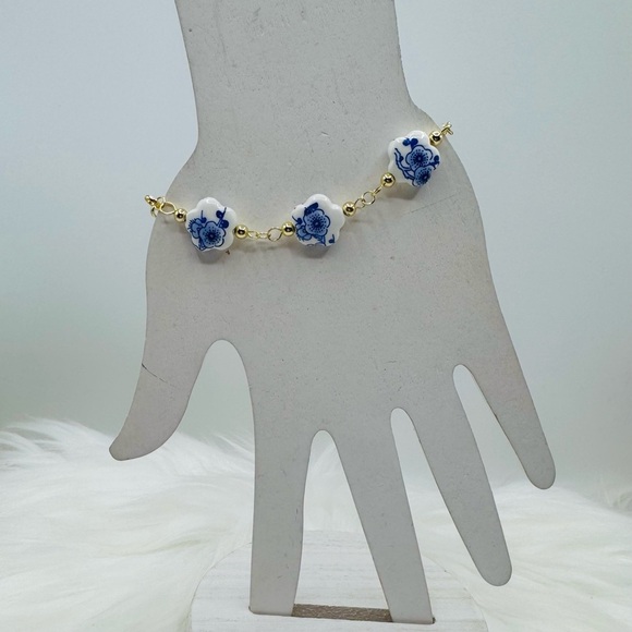 Blue Floral Design and shape Porcelain Beaded Bracelet - Picture 4 of 5